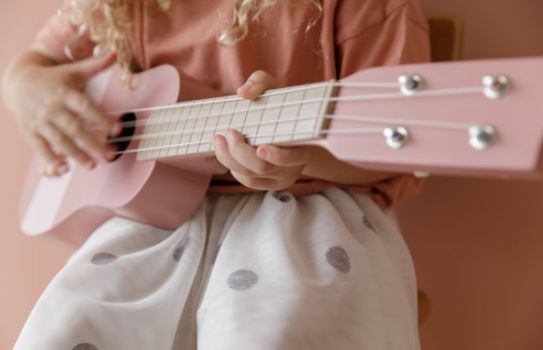Ξύλινη παιδική κιθάρα ροζ